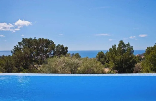 Genova Villa | Beautiful Seaview Villa