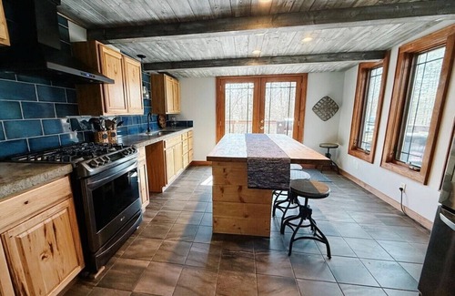 McArthur Cabin | Beautiful Secluded Cabin with hot tub on 50 acres