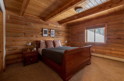 Summit Park Cabin | Beautiful, secluded mountain retreat, 30mins to 7 ski resorts