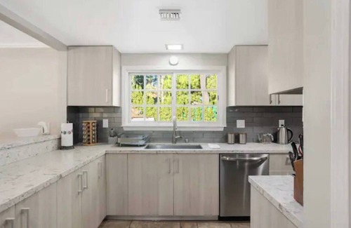 Granada Hills North House | Beautiful Secluded Home