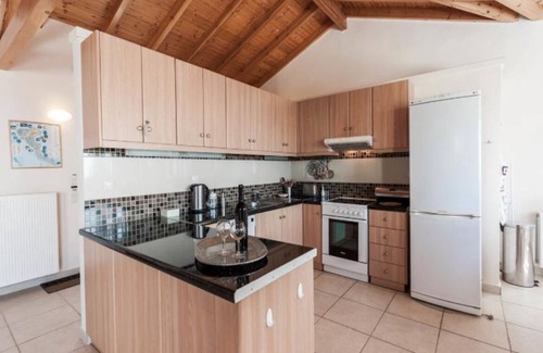 Pelekas Villa | Beautiful see view villa with infinity pool