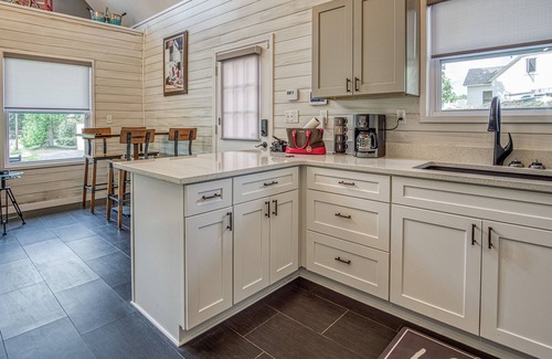 Hot Springs Cabin | Beautiful Shabby-Chic Cabin Downtown Hot Springs