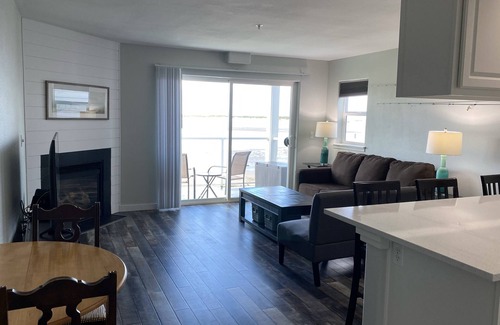 Lincoln City Condo | Beautiful Siletz Bayfront Condo