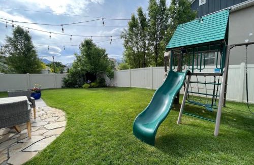 Sandy House | Beautiful Single Family Home in Sandy