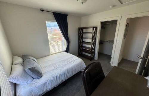 Sandy House | Beautiful Single Family Home in Sandy