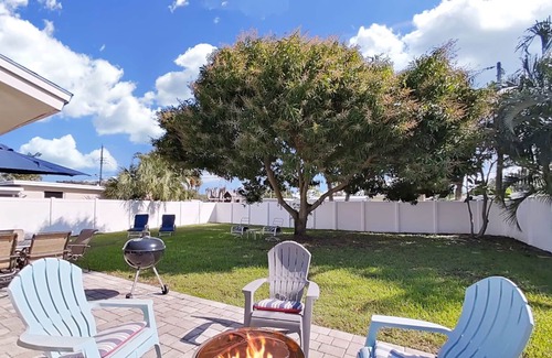 Shore Acres House | Beautiful, Spacious Home10 min to Downtown in Great Neighborhood!