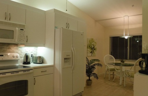 Naples Condo | Beautiful, spacious and bright condo, volcano view