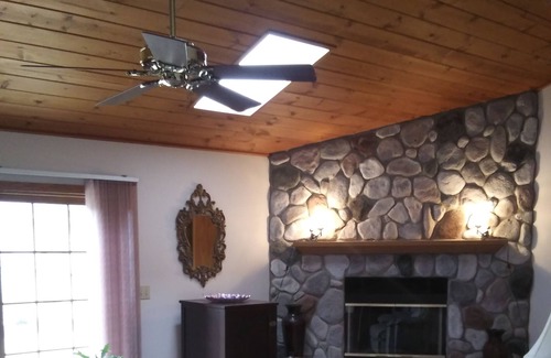 Cedarburg Condo | Beautiful Spacious Condo 28 Mins. From Milwaukee Located Near Downtown Cedarburg