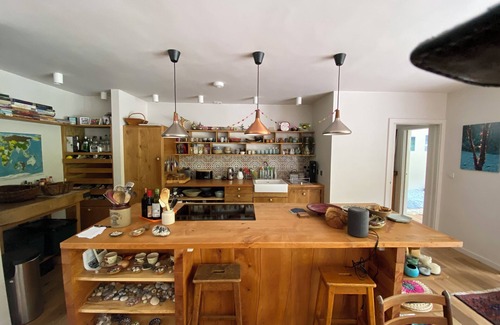 Totnes House | Beautiful spacious Eco Home in centre of Totnes, open plan living, large garden