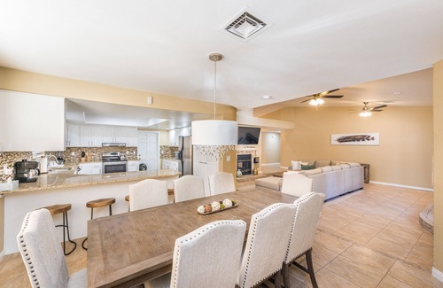 Green Valley North House | Beautiful spacious home, up to 10 guests welcome!