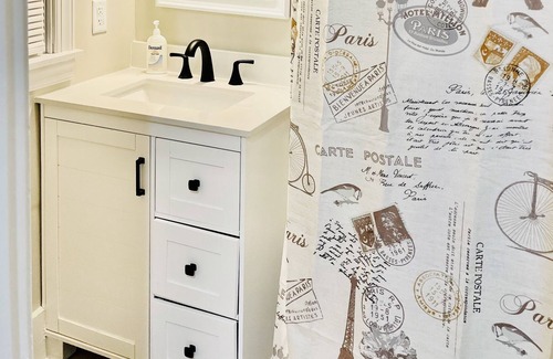 Wilson Apartment | Beautiful Spacious Home in Historic District