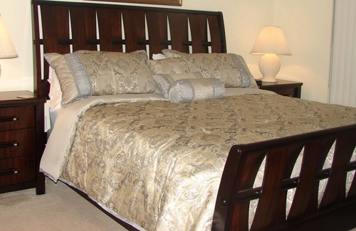 Haines City Villa | Beautiful, spacious 4 bed villa near Disney with private pool, WiFi & pool table