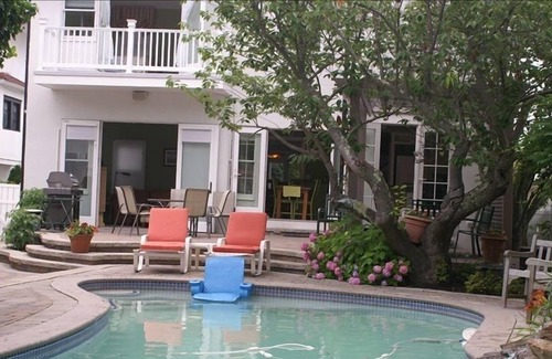 Ventnor City House | Beautiful Spacious Beach House with Pool and Outdoor Tiki Bar.