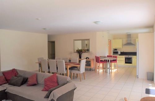Sanguinet Villa | Beautiful Spacious Villa With Own Pool In Fabulous Location Close To Lake & Sea