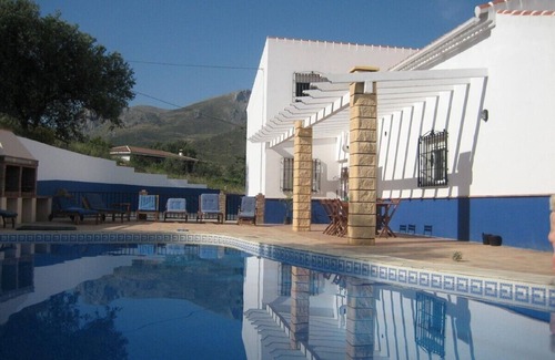 Alcaucin Villa | Beautiful spacious villa with fantastic views and private pool
