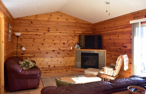 Mayfield Cabin | Beautiful Spider Lake Waterfront Cabin Rental