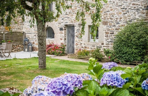 Mur-de-Bretagne House | Beautiful Stone House in an Idyllic location close to Lac De Guerledan