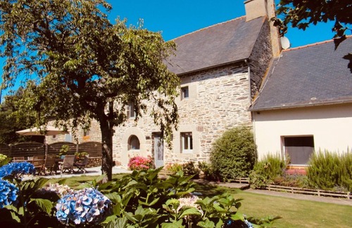 Mur-de-Bretagne House | Beautiful Stone House in an Idyllic location close to Lac De Guerledan
