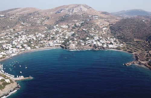 Kini Apartment | Beautiful studio directly at the sea, Wifi, 2 pers. | Syros, Cyclades