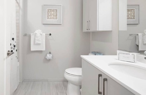 Central-Maverick Square - Paris Street Apartment | Beautiful Studio | Furnished | Rooftop Deck w/ Water Views | GLS