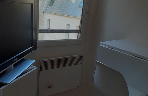 Quartier de la Goutte-d'Or Apartment | Beautiful Studio near Sacré Coeur