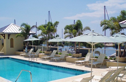 Ruskin Apartment | Beautiful studio unit at resort, sleeps 4