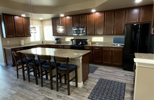 Cimarron Hills House | Beautiful Stylish Craftsman 5 Bedroom home