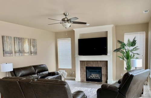 Cimarron Hills House | Beautiful Stylish Craftsman 5 Bedroom home