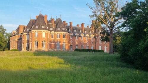 Salbris Apartment | Beautiful suite in a historical castle in Loire Valley