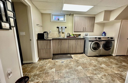 St. Albert House | Beautiful Suite with Fenced yard + in suite Kitchen and Laundry