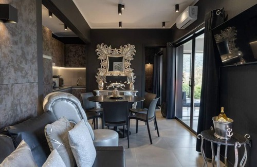 Scarlino Apartment | Beautiful Suite with large private garden and hot tub