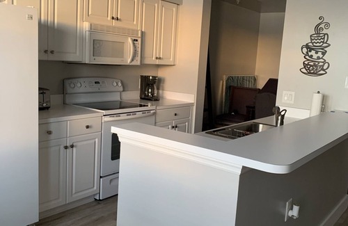 Naples Apartment | Beautiful Sunset on Golf course 20 minutes from Beach