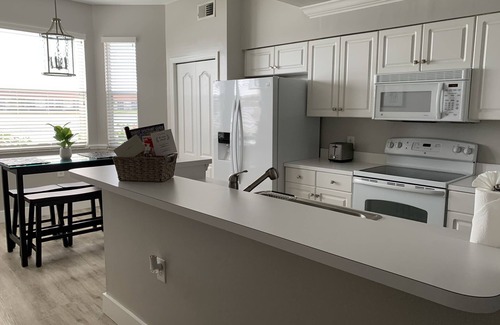 Naples Apartment | Beautiful Sunset on Golf course 20 minutes from Beach