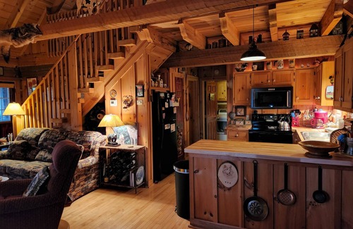 Vesta Cabin | Beautiful Sunsets & Amazing Stars in every season, Family-owned gem.