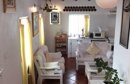 Figueira Cottage | Beautiful sympathetically renovated one bedroom Cottage in traditional village