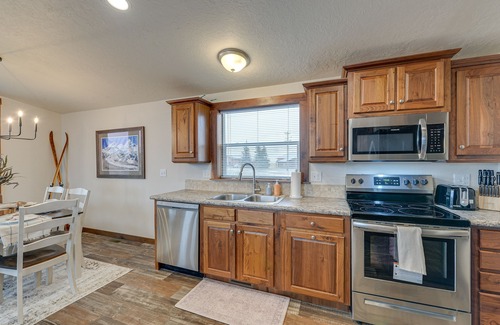 Leigh Creek Estates Cottage | Beautiful Tetonia Escape w/Porch & Teton Views