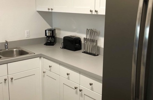 Sitka Apartment | Beautiful Three Bedroom, Two Bath with Mountain Views