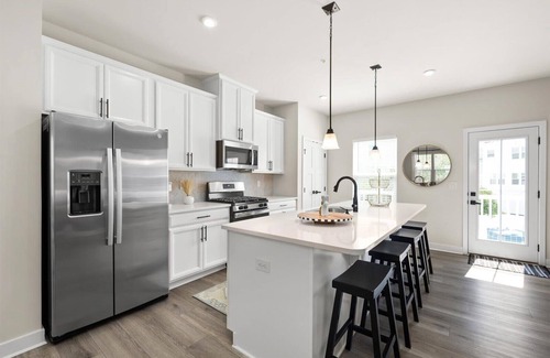 Bayside House | Beautiful Three Bedroom Townhome w/Nice Amenities