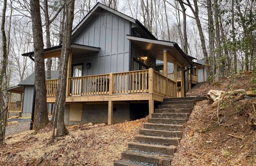 Topton Cabin | Beautiful Tiny Cabin Near Lake Nantahala and the Great Smoky Mountains