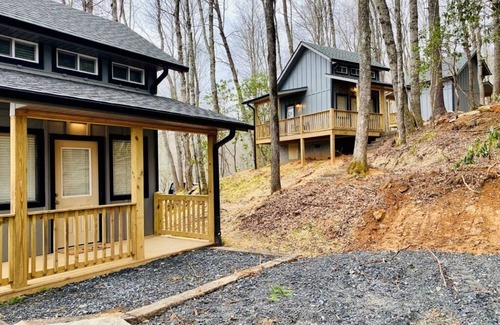 Topton Cabin | Beautiful Tiny Cabin Near Lake Nantahala and the Great Smoky Mountains