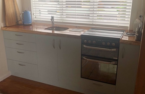 Pirongia Cottage | Beautiful Tiny House with communal water hole.