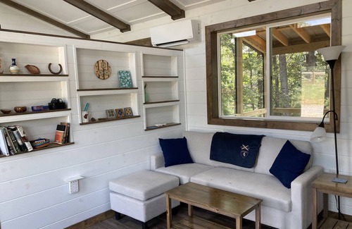 Landrum House | Beautiful Tiny Home on Lovely Horse Farm!! Nature views and seasonal gardens!