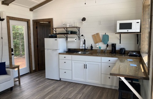 Landrum House | Beautiful Tiny Home on Lovely Horse Farm!! Nature views and seasonal gardens!