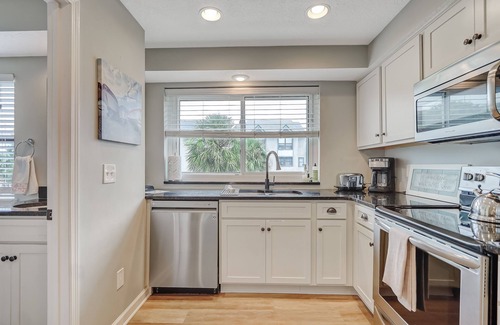 Jacksonville Beach House | Beautiful Townhome 2 Blocks from the beach with beach cruisers!