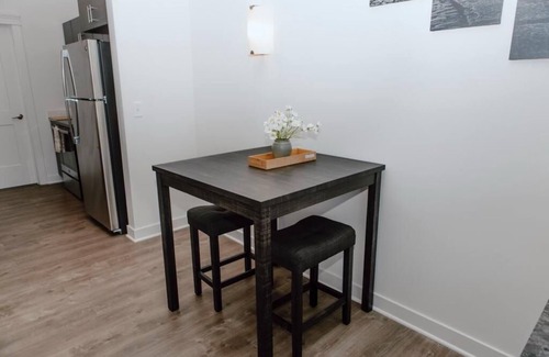 Indianapolis Condo | Beautiful Top Floor 1BR with Free Parking & River View