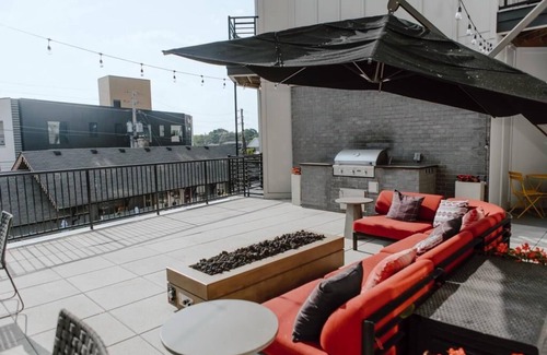 Indianapolis Condo | Beautiful Top Floor 1BR with Free Parking & River View