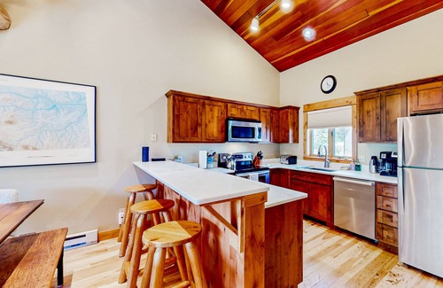 Big Horn House | Beautiful townhome close to lifts with WiFi, streaming, and patio