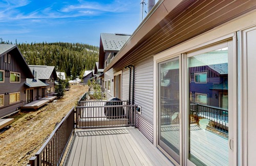 Big Horn House | Beautiful townhome close to lifts with WiFi, streaming, and patio