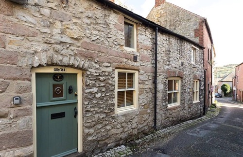 Wirksworth Cottage | Beautiful two-bedroom stone cottage in Wirksworth, Derbyshire, Pet Friendly