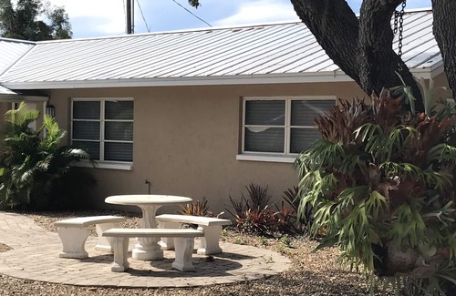 Laurel Villa | Beautiful Two Bedroom, 1.5 Bath Villa Minutes From Nokomis Beach